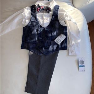 Nautica 4pc suit vest slacks shirt and tie